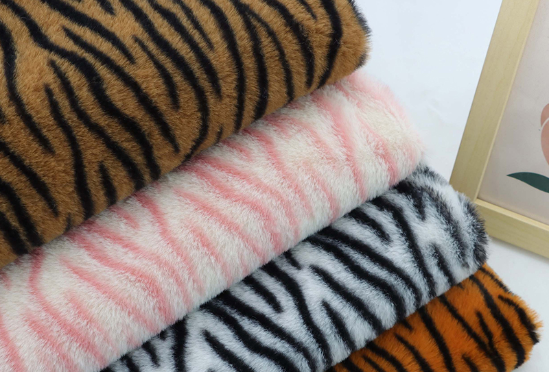 500mg*160cm Tiger-print kaninpels plysstof